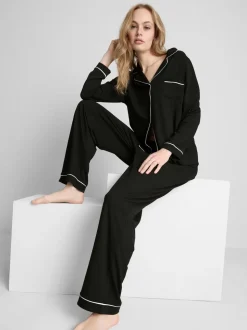 Pijama de corte boyfriend con ribete en contraste
