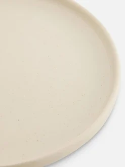 Plato pequeño moteado con borde elevado