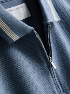 Polo con textura y cuello con cremallera