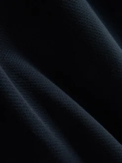 Polo con textura y cuello con cremallera