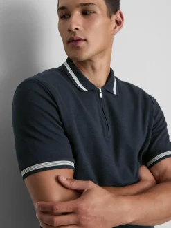 Polo con textura y cuello con cremallera