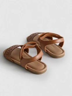 Sandalias con diseño cortado a láser