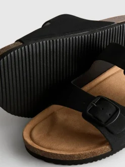 Sandalias con dos tiras con hebillas