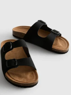 Sandalias con dos tiras con hebillas