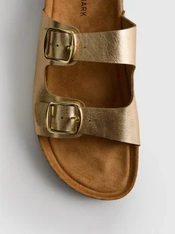 Sandalias con dos tiras con hebillas