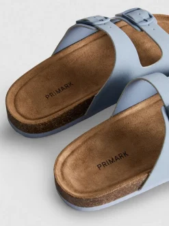 Sandalias con dos tiras con hebillas