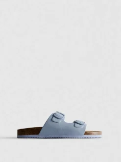 Sandalias con dos tiras con hebillas
