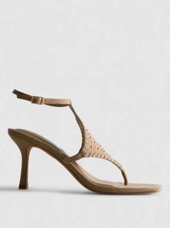 Sandalias con tachuelas de Paula Echevarría
