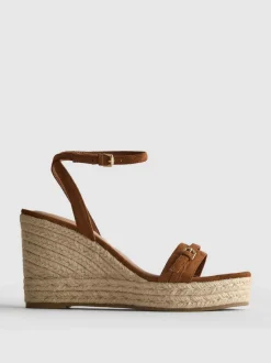 Sandalias de cuña de horma ancha con hebilla