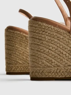 Sandalias de cuña de horma ancha con strass