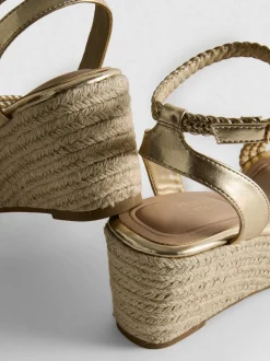 Sandalias de cuña trenzadas