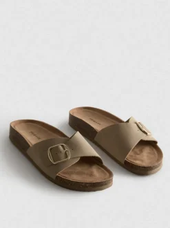 Sandalias destalonadas con tira con hebilla