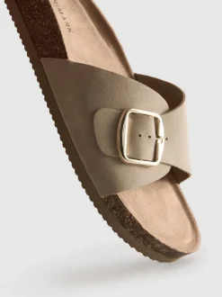 Sandalias destalonadas con tira con hebilla