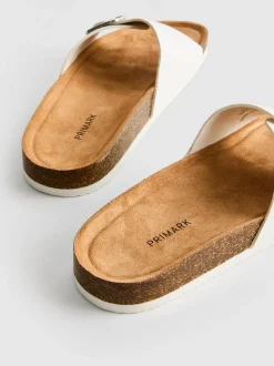 Sandalias destalonadas con tira con hebilla