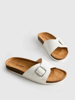 Sandalias destalonadas con tira con hebilla