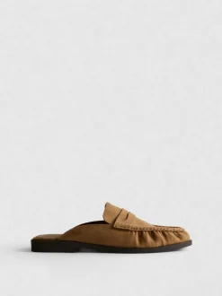 Sandalias destalonadas tipo mocasín de antelina