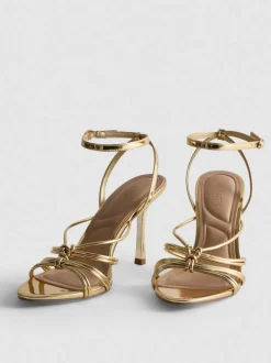 Sandalias de tacón con nudo de Paula Echevarría