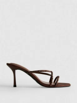Sandalias de tacón con tiras adornadas