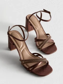 Sandalias de tacón con tiras con strass
