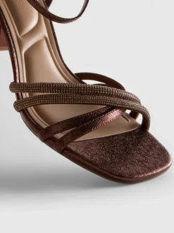 Sandalias de tacón con tiras con strass