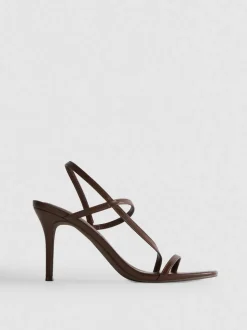 Sandalias de tacón de diseño minimalista