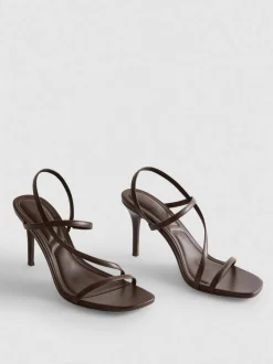 Sandalias de tacón de diseño minimalista