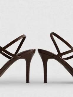 Sandalias de tacón de diseño minimalista