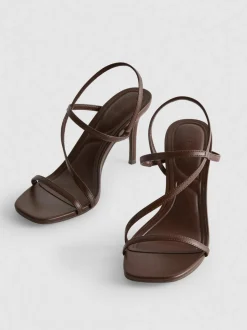Sandalias de tacón de diseño minimalista