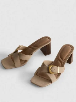 Sandalias de tacón grueso con hebilla
