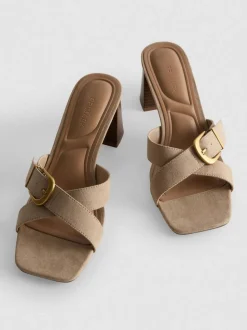 Sandalias de tacón grueso con hebilla