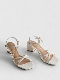 Sandalias de tacón grueso tejido con tiras