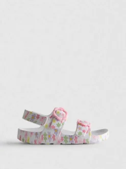 Sandalias estampadas con dos tiras y hebillas