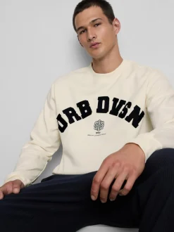 Sudadera con gráfico universitario