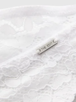 Tanga de encaje floral de The Edit