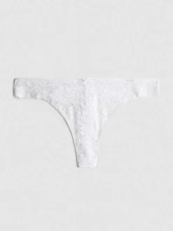 Tanga de encaje floral de The Edit
