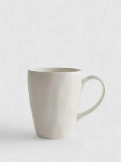 Taza con acabado ondulado