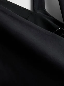 Top corto deportivo con cuello de pico y sujeción suave
