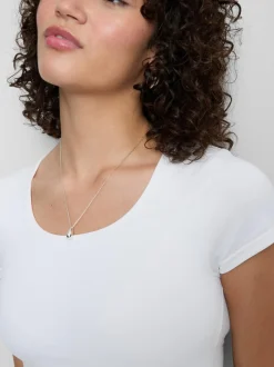 Top corto extrasuave con escote amplio