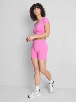 Top corto extrasuave con escote amplio