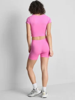 Top corto extrasuave con escote amplio