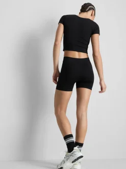 Top corto extrasuave con escote amplio