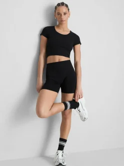Top corto extrasuave con escote amplio