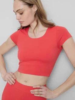 Top corto extrasuave con escote amplio