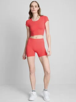 Top corto extrasuave con escote amplio