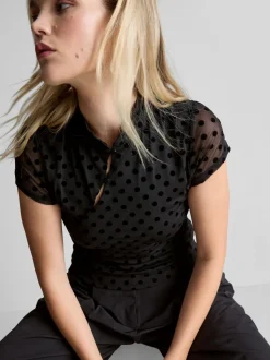 Top de lunares con cuello mao