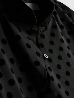 Top de lunares con cuello mao