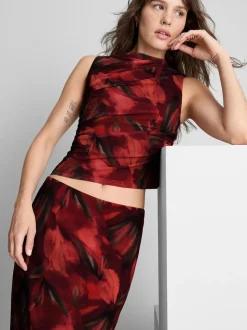 Top de malla floral sin mangas con escote alto