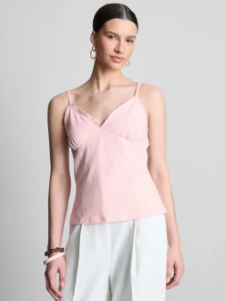 Top de tirantes de estilo lencero con escote de pico