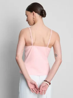Top de tirantes de estilo lencero con escote de pico