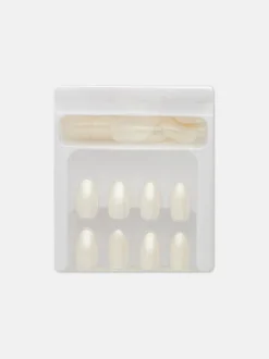 Uñas postizas almendradas esmaltadas de PS...